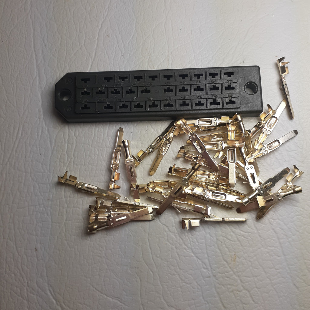 Amphenol-Tuchel 30 pin male- solder type