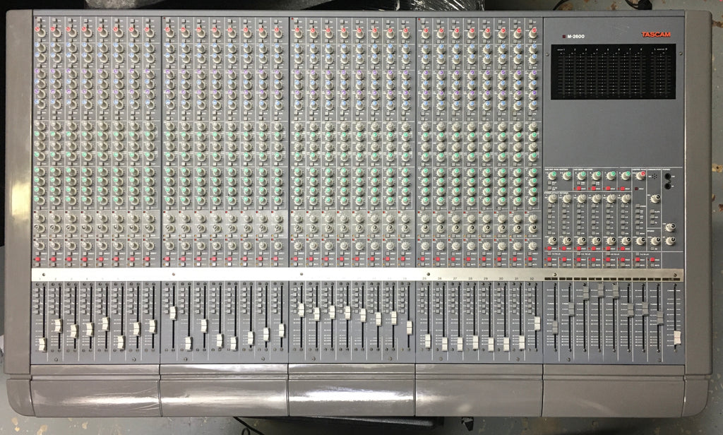 Tascam M-2600 Mixer